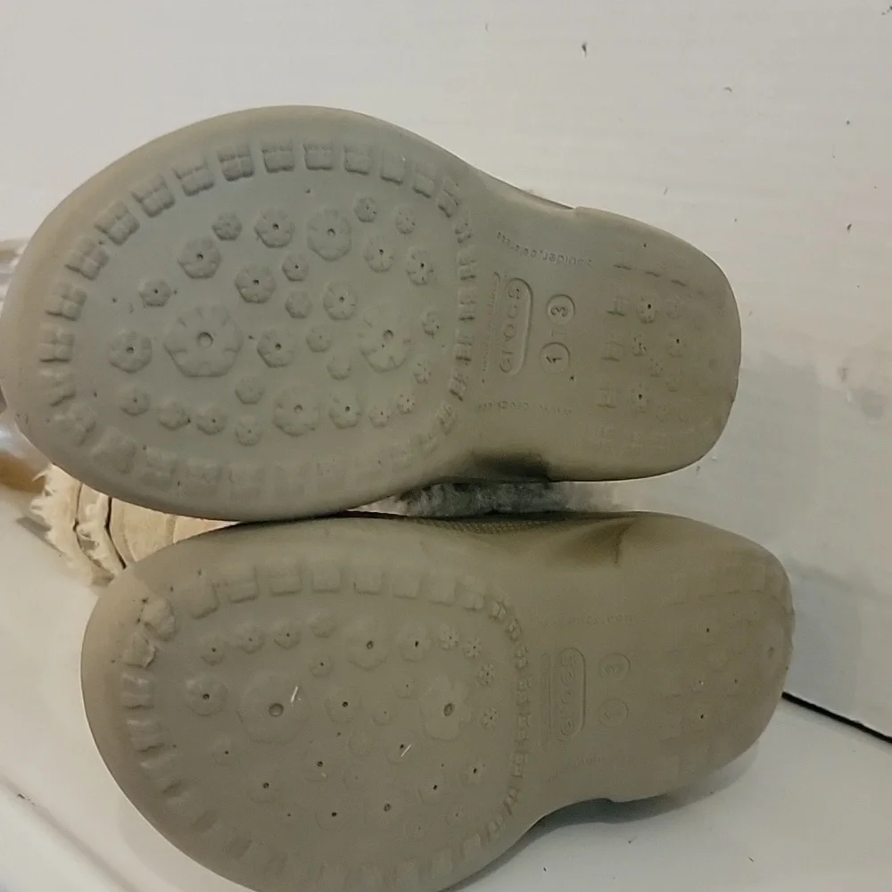 KIDS CROCS TAN BOOTS‎ (sz 1)